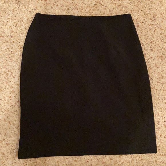 Basic black skirt - Picture 4 of 4
